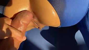 A Sessão De Ioga Sensual Da Minha Meia-Irmã Se Transforma Em Uma Viagem Selvagem Com Um Pau Grande E Oleoso